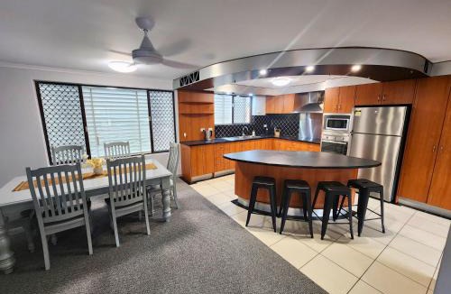 Scarness Apartment | Beachfront Bliss Hervey Bay