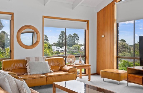 Port Fairy Apartment | Beachfront - elevated ocean views