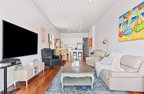 St Kilda Apartment | Beachfront Getaway - In the Heart of St Kilda
