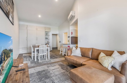 North Creek Apartment | Beachfront holiday that delivers prime positioning.