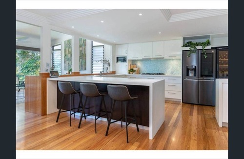Forster House | Beachfront home, Indulge@Surfriders