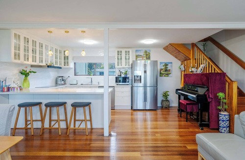 Tenby Point House | Beachfront House Sea View and Tranquil Garden