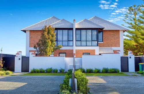 Geographe House | Beachfront Lagoon Retreat - Port Geographe