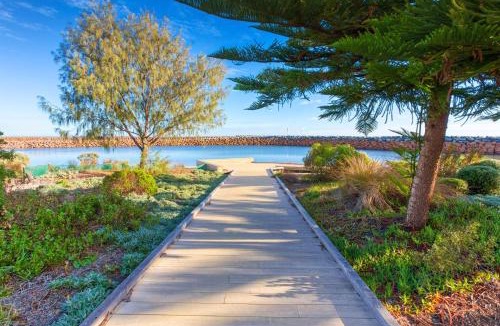 Geographe House | Beachfront Lagoon Retreat - Port Geographe
