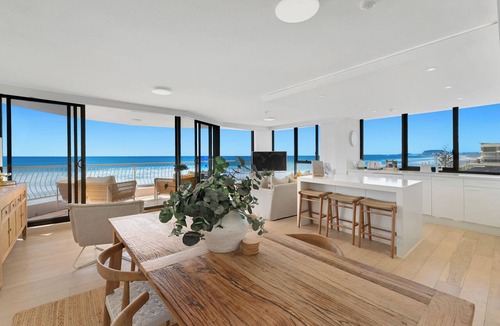 Mermaid Beach Apartment | Beachfront Luxury - SeaShells 3 on Albatross Ave