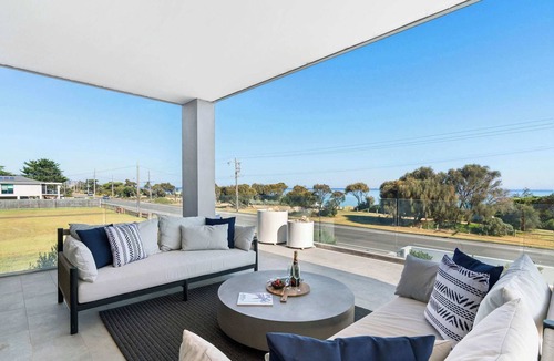 Safety Beach House | Beachfront Luxury - Bay Views, Games, Wineries