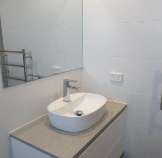 Apollo Bay Hotel | Beachfront Motel