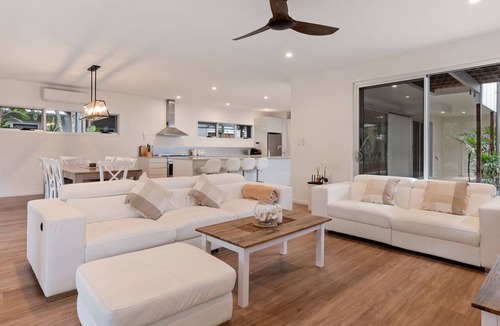 Casuarina House | Beachfront Oasis - Large home!