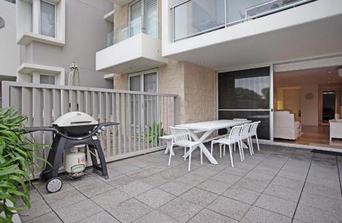 Hawks Nest Apartment | Beachfront on Bennetts Beaches Apartment 4