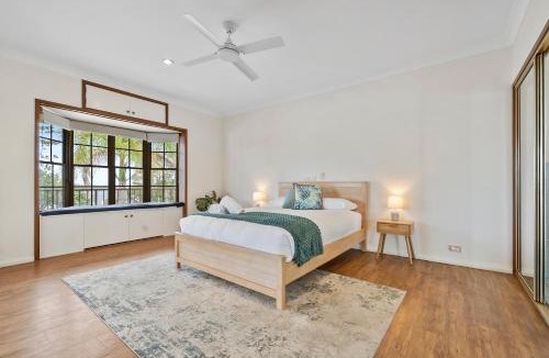 Golden Beach House | Beachfront - Opposite Boat Ramp