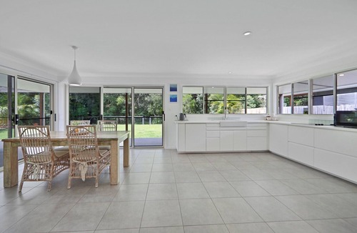 Toogoom House | Beachfront pet and wheelchair friendly house