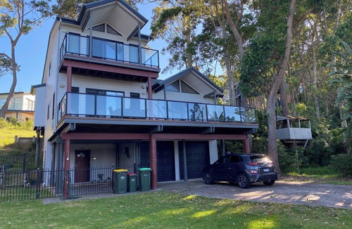 Long Beach House | Beachfront pet friendly home. Views, location, comfort. Available from 17 Jan.