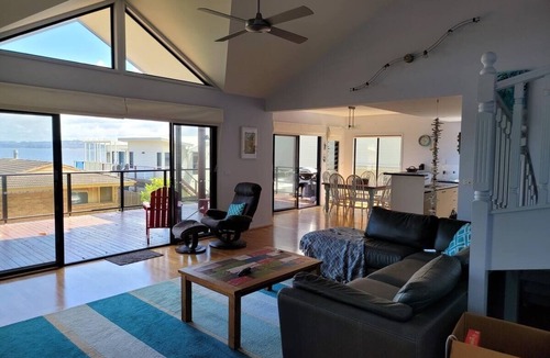Long Beach House | Beachfront pet friendly home. Views, location, comfort. Available from 17 Jan.