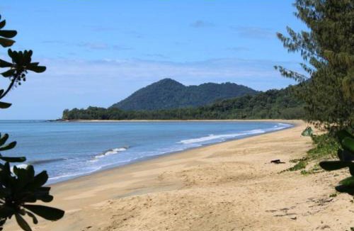 Bramston Beach House | Beachfront - 'Pippies on the Beach' @ Bramston
