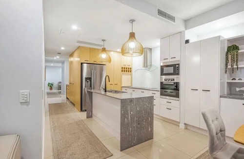 Maroochydore Apartment | Beachfront *Pool *Spacious 3 Bed 2 bath apartment n
