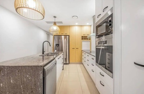 Maroochydore Apartment | Beachfront *Pool *Spacious 3 Bed 2 bath apartment n