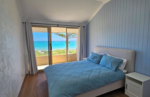 Ledge Point House | Beachfront retreat with breathtaking views steps from the shore.