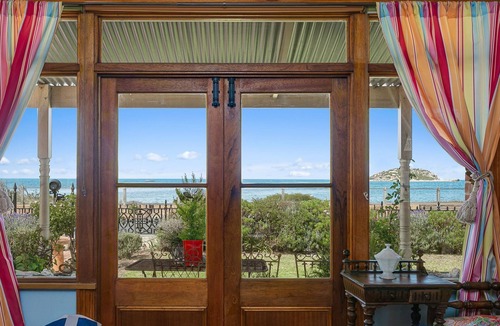Encounter Bay House | Beachfront romantic Greek Isle vibe rare historic cottage breathtaking sunrises