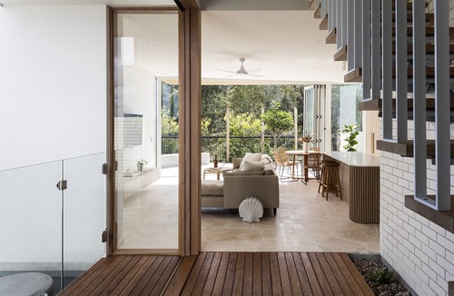Marcoola House | Beachfront | Scooters | Pet +Kids | Cafes & Shops