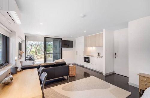 Blackmans Bay Apartment | Beachfront W/Breathtaking Views
