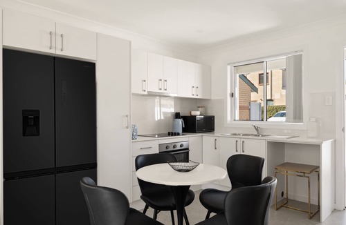 Brighton-le-Sands Apartment | Beachside 2-Bed Home in Brighton-Le-Sand