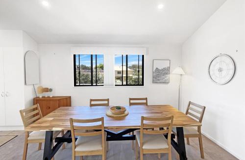 Batehaven Apartment | Beachside 3-Bed Apartment with Garage Parking