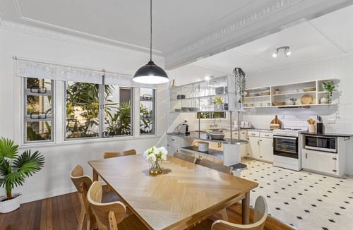 Scarborough Apartment | Beachside 3-Bed family Home with Parking & Veranda