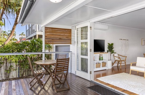 Scarborough Apartment | Beachside 3-Bed family Home with Parking & Veranda