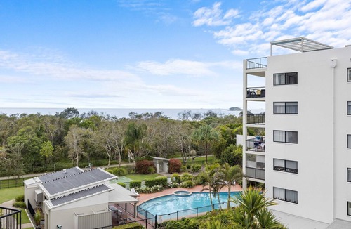 Marcoola Apartment | Beachside 3-Bed with BBQ, Pool, Gym