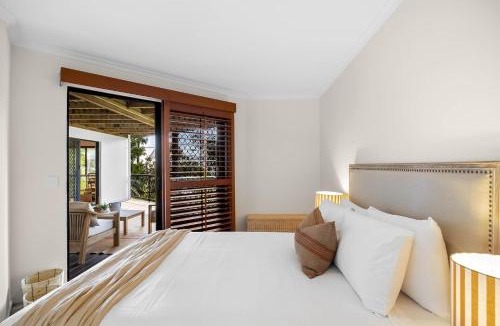 Coolum Beach House | Beachside 4-Bed Retreat with Study Nook & Views