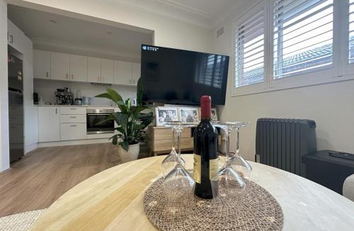 Coogee Apartment | Beachside Coogee Apt with Parking