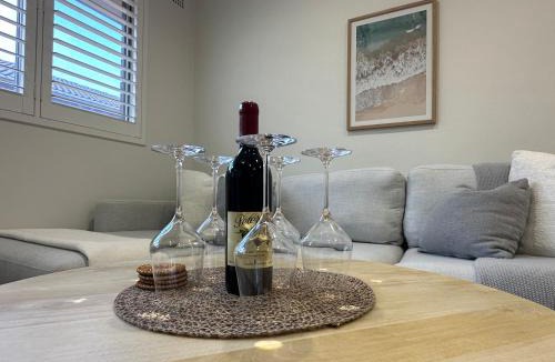 Coogee Apartment | Beachside Coogee Apt with Parking