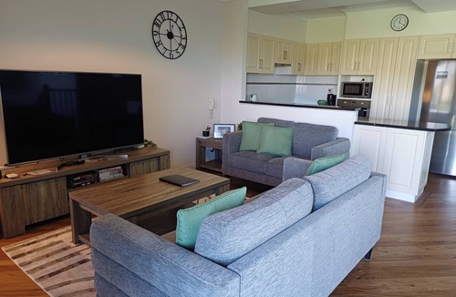 Bunbury House | Beachside - Cricket Oval - 3 x 2 - Professionals/Contractors - Mid/long stays