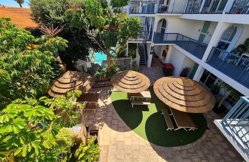Scarborough Apartment | Beachside Garden Apt Beach Scarborough with Parking