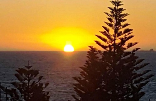 Scarborough Apartment | Beachside Garden Apt Beach Scarborough with Parking
