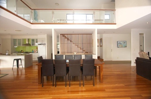 Dicky Beach House | Beachside Getaway - Driftwood House