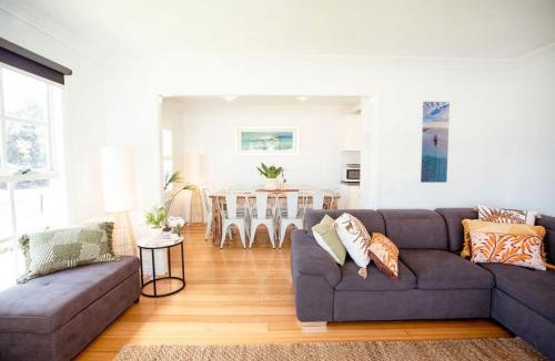 North Shore House | Beachside Getaway Bay Views North Shore VIC Sleeps 12 Free Wifi