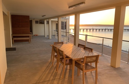 Ripon Apartment | Beachside & Jetty View Apartment 1 (Admiral Apartment)