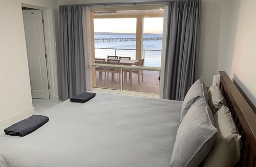 Ripon Apartment | Beachside & Jetty View Apartment 1 (Admiral Apartment)