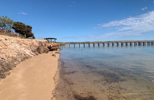 Ripon Apartment | Beachside & Jetty View 1 - Admirals Apartment