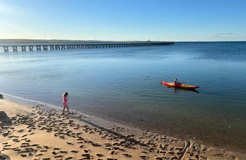 Ripon Apartment | Beachside & Jetty View 5 - Harbour Master Apartment