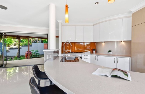 Sapphire Beach House | Beachside Manor - Stunning 6-bedroom, 3-bathroom home in an exclusive, absolute beachfront location