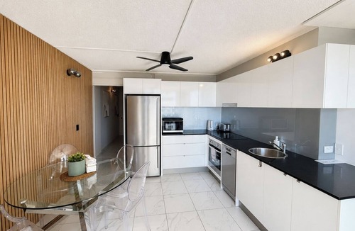 Gold Coast Apartment | Beachside Ocean View 1BR Apartment Central Surfers