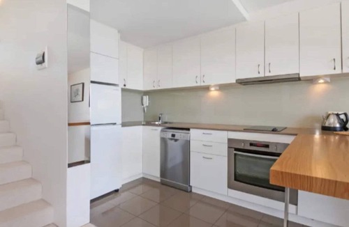 Manly Apartment | Beachside Paradise - Ocean Views, Central Position