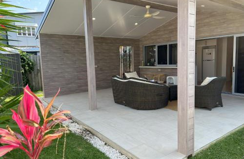 Dicky Beach House | Beachside retreat
