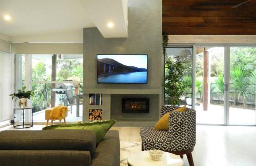 Rosebud House | Beachside Rosebud Retreat with Wheelchair access