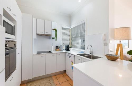 Alexandra Headland Apartment | Beachside Stay-Coastal Comfort at Alex Seaside Resort