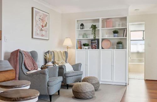 Scarborough House | Beachside Stay, Cafes Nearby, 300Mbps WiFi