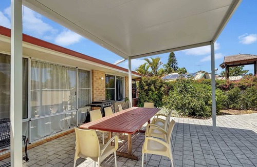 Dudley Park House | Beachside Style Home Near the Estuary