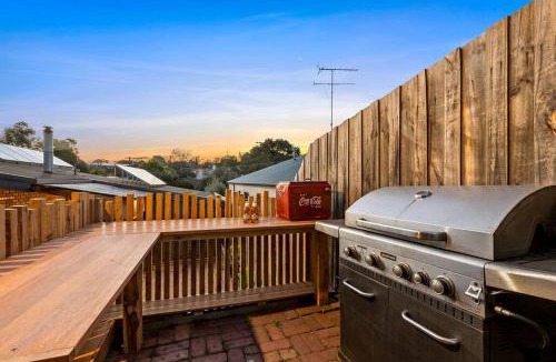 Ocean Grove House | Beachside Weekender Retreat with Spa sleeps 11-13